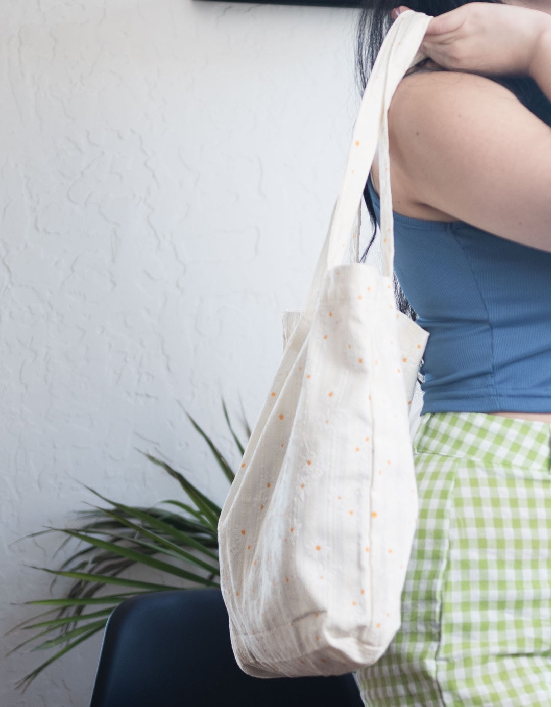 Side view of Easy Tote Bag.