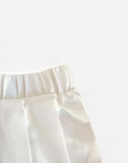 Closeup of Elastic Waist Pleated Skirt.