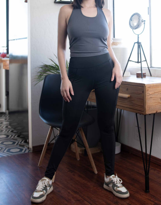 Front view of Side Pocket Leggings.